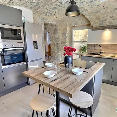 Le Des Monedes Holiday home Saint-Andre-de-Cruzieres